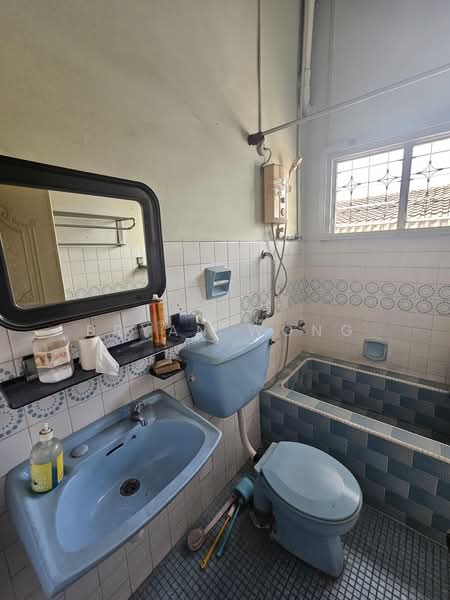 Semi-Detached House for Sale in Damansara Jaya (Petaling Jaya) - Bryan Wong - Bathroom - PropertyGuru.com.my