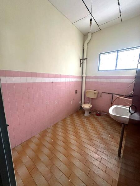 Semi-Detached House for Sale in Taman Pelangi (Johor Bahru) - CS Tan - Bathroom - PropertyGuru.com.my