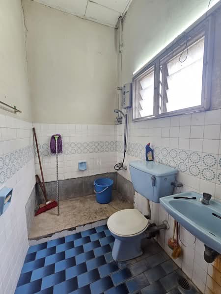 Semi-Detached House for Sale in Damansara Jaya (Petaling Jaya) - Bryan Wong - Bathroom - PropertyGuru.com.my
