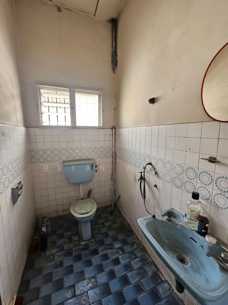 Semi-Detached House for Sale in Damansara Jaya (Petaling Jaya) - Bryan Wong - Bathroom - PropertyGuru.com.my