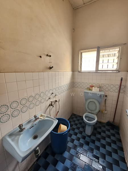Semi-Detached House for Sale in Damansara Jaya (Petaling Jaya) - Bryan Wong - Bathroom - PropertyGuru.com.my