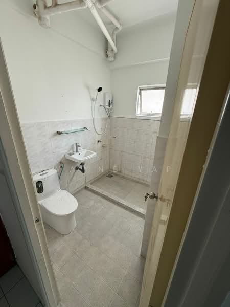 Kondominium untuk Dijual di Endah Ria - Wayne Yap - Bathroom - PropertyGuru.com.my