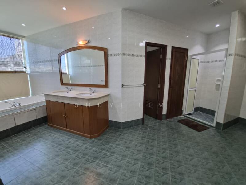 Master Bedroom Attached Bathroom