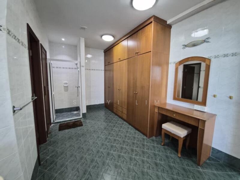 Master Bedroom Attached Bathroom