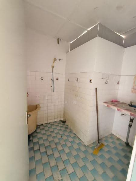 Rumah Teres 2-Tingkat untuk Dijual di Taman Pakatan (Ipoh) - Chee Wei Tan - Bathroom - PropertyGuru.com.my