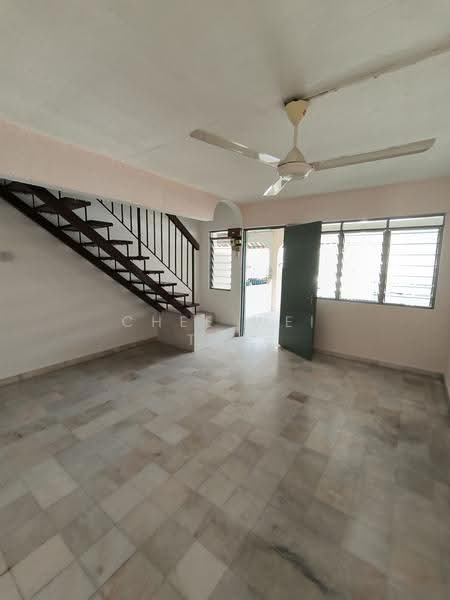 Rumah Teres 2-Tingkat untuk Dijual di Taman Pakatan (Ipoh) - Chee Wei Tan - Living Room - PropertyGuru.com.my