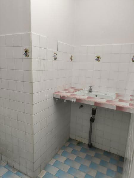 Rumah Teres 2-Tingkat untuk Dijual di Taman Pakatan (Ipoh) - Chee Wei Tan - Bathroom - PropertyGuru.com.my
