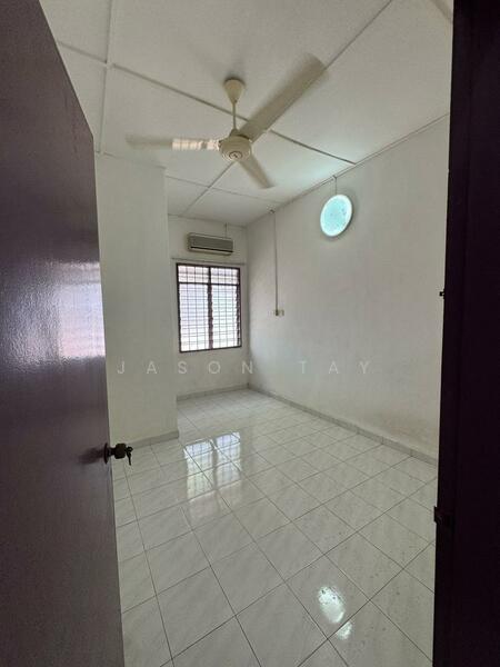 2-storey Terraced House for Sale in Taman Jati (Batu Berendam) - Jason Tay - Bedroom - PropertyGuru.com.my