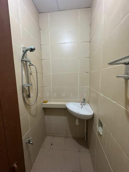 Shop for Sale in Kuching (Sarawak) - Sherene Kok - Bathroom - PropertyGuru.com.my