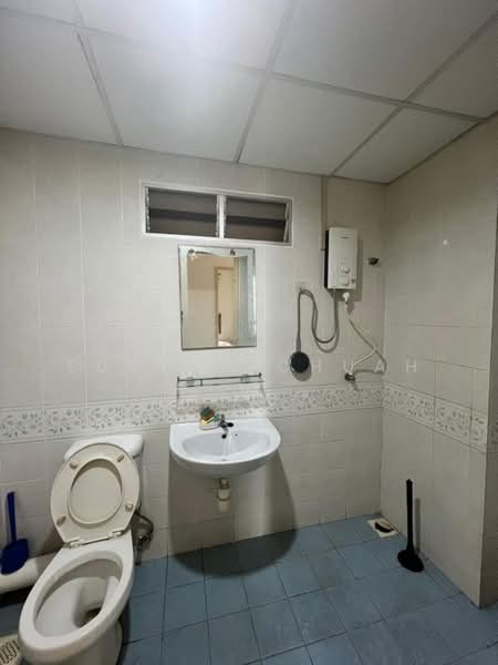Putra Place Condominium untuk Untuk Disewa - RM 1,700 /bulan, Mac 2026 - Bathroom - PropertyGuru.com.my