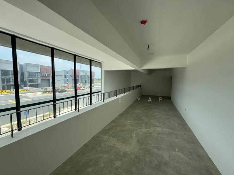 Factory for Rent in Sungai Buloh (Selangor) - Eugene Yap - Corridor - PropertyGuru.com.my