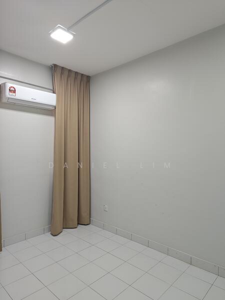 Second/guest bedroom