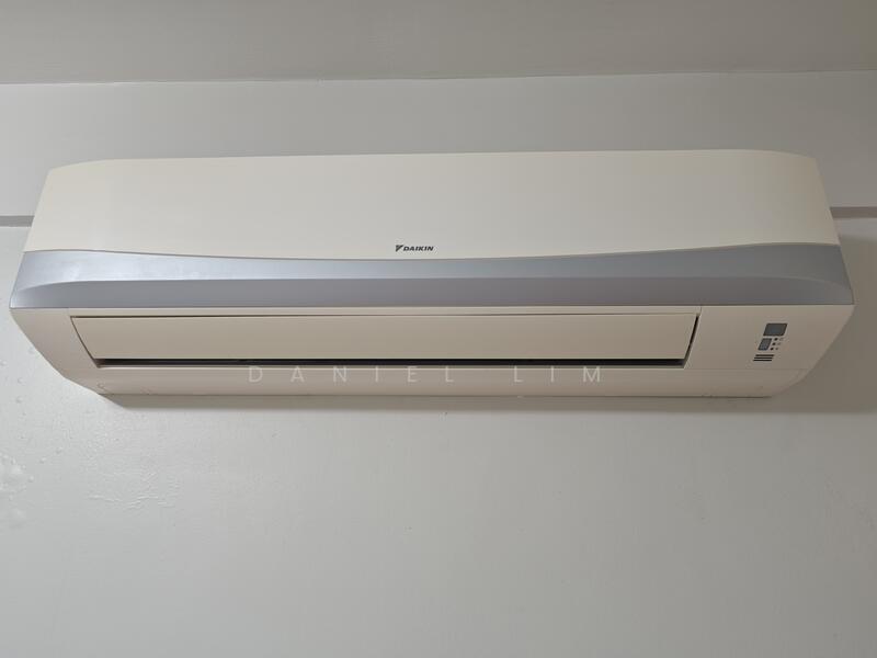 2hp aircond at living hall