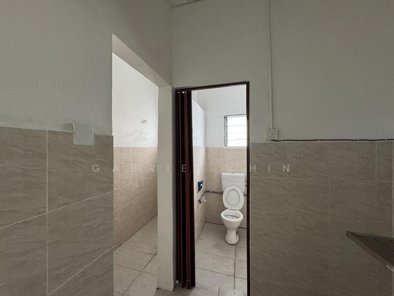 Warehouse for Sale in Batu Caves (Selangor) - Gabriel Chin - Bathroom - PropertyGuru.com.my