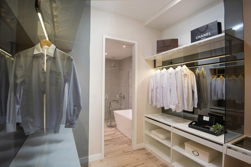 Master Bathroom (Wardrobe Area)