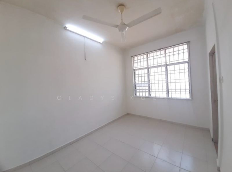 2-storey Terraced House for Sale in Batu Maung (Penang) - Gladys Kock - Bedroom - PropertyGuru.com.my