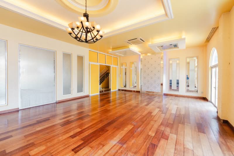 Rumah Banglo untuk Dijual di Country Heights (Kajang) - Mein Chen - Living Room - PropertyGuru.com.my