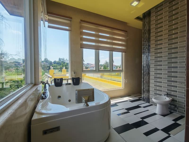 Rumah Banglo untuk Dijual di Country Heights (Kajang) - Mein Chen - Bathroom - PropertyGuru.com.my