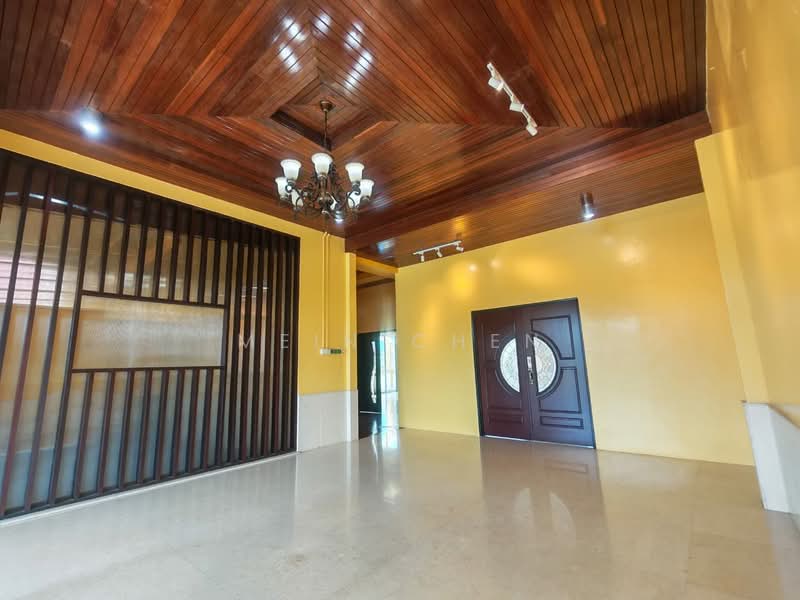 Rumah Banglo untuk Dijual di Country Heights (Kajang) - Mein Chen - Entrance - PropertyGuru.com.my