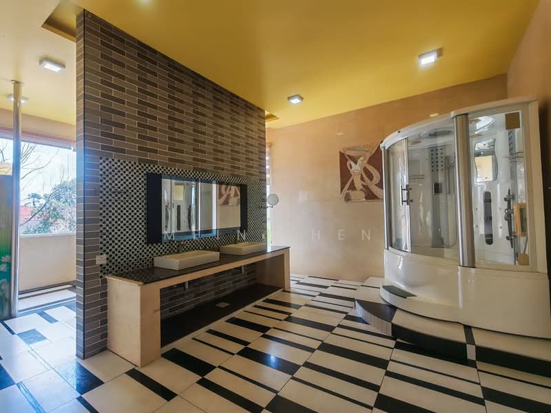 Rumah Banglo untuk Dijual di Country Heights (Kajang) - Mein Chen - Bathroom - PropertyGuru.com.my