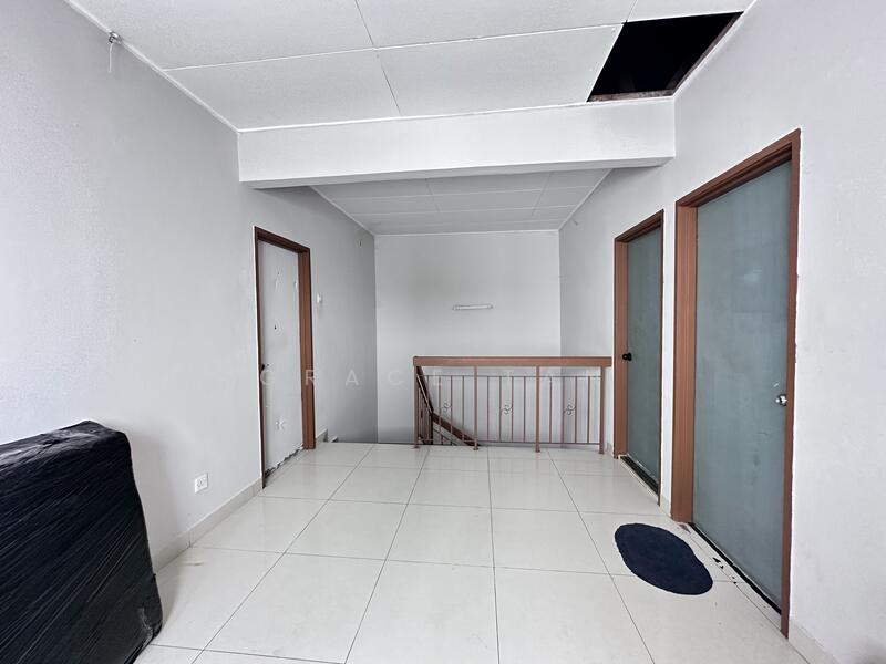 Taman Puchong Utama , PU 1 untuk Untuk Dijual - RM 780,000, Mac 2026 - Corridor - PropertyGuru.com.my