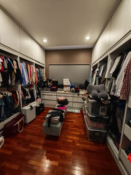 2.5-storey Terraced House for Sale in Sungai Buloh (Selangor) - Chanel Lee - Closet - PropertyGuru.com.my