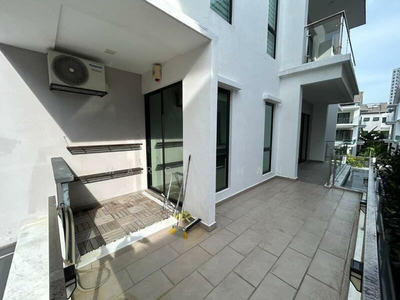 Rumah Teres 3 Tingkat untuk Dijual di 16 Sierra (Puchong) - Marcus Han - Balcony - PropertyGuru.com.my