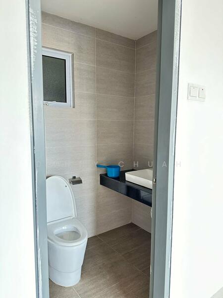 Untuk Disewa - Koi Suites