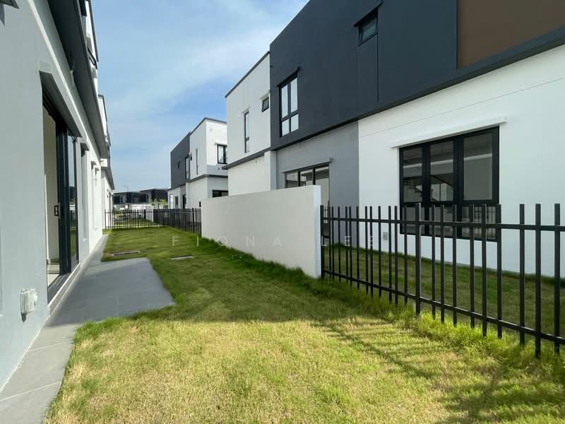Rumah Berkembar untuk Dijual di Telok Panglima Garang (Selangor) - Fiona Lee - Exterior - PropertyGuru.com.my