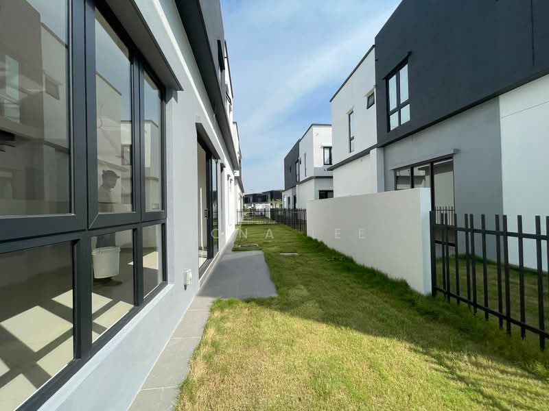 Rumah Berkembar untuk Dijual di Telok Panglima Garang (Selangor) - Fiona Lee - Exterior - PropertyGuru.com.my