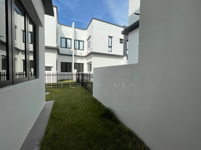 Rumah Berkembar untuk Dijual di Telok Panglima Garang (Selangor) - Fiona Lee - Exterior - PropertyGuru.com.my