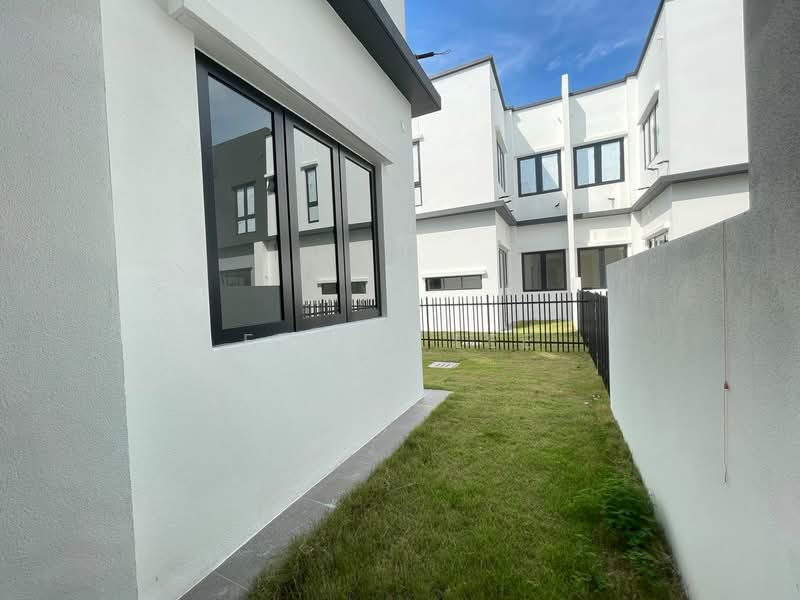 Rumah Berkembar untuk Dijual di Telok Panglima Garang (Selangor) - Fiona Lee - Exterior - PropertyGuru.com.my