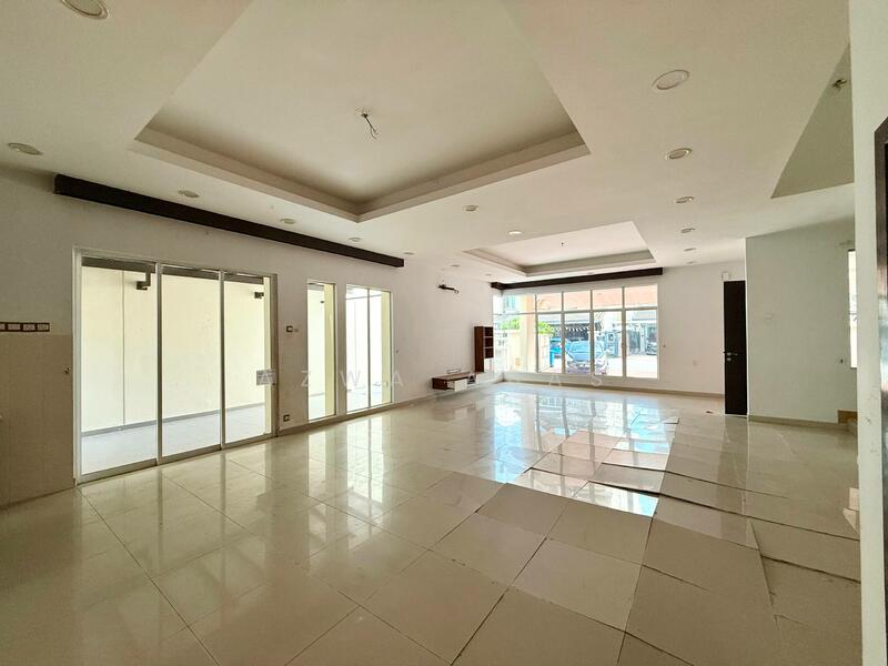 Bunglow villa Kota Kemuning untuk Untuk Dijual - RM 1,500,000, Apr 2026 - Living Room - PropertyGuru.com.my