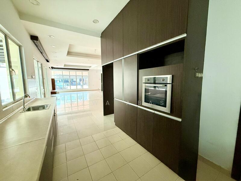 Bunglow villa Kota Kemuning untuk Untuk Dijual - RM 1,500,000, Apr 2026 - Kitchen - PropertyGuru.com.my
