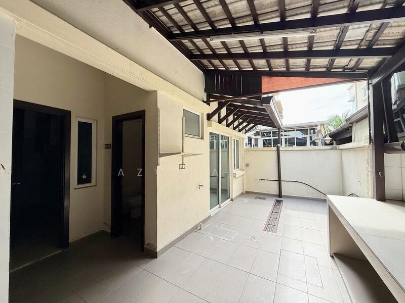 Bunglow villa Kota Kemuning untuk Untuk Dijual - RM 1,500,000, Apr 2026 - Balcony - PropertyGuru.com.my