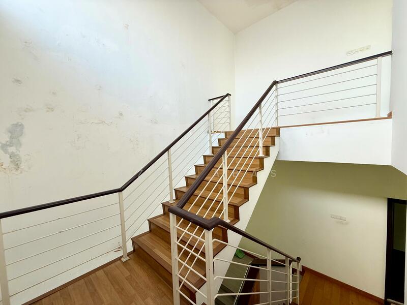 Bunglow villa Kota Kemuning untuk Untuk Dijual - RM 1,500,000, Apr 2026 - Staircase - PropertyGuru.com.my