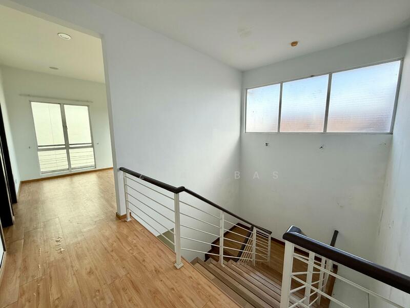 Bunglow villa Kota Kemuning untuk Untuk Dijual - RM 1,500,000, Apr 2026 - Staircase - PropertyGuru.com.my