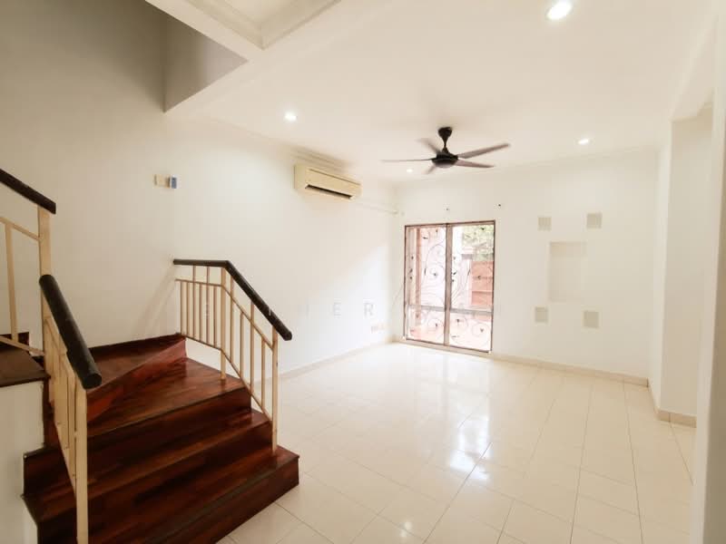 Rumah Teres 2 Tingkat untuk Dijual di Taman Tasik Prima (Puchong) - Esther Tan - Living Room - PropertyGuru.com.my