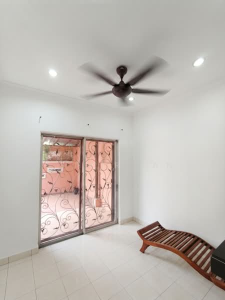 Rumah Teres 2 Tingkat untuk Dijual di Taman Tasik Prima (Puchong) - Esther Tan - Living Room - PropertyGuru.com.my
