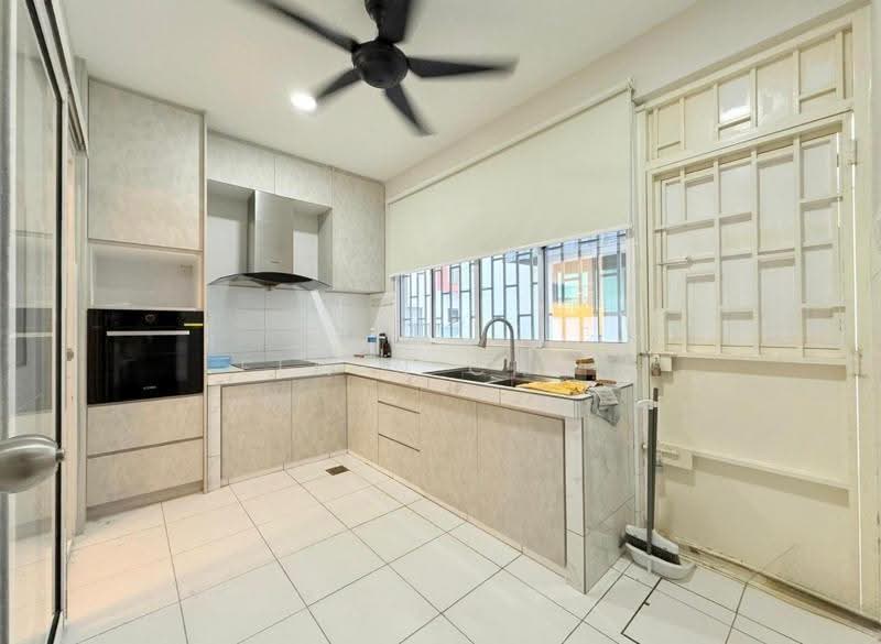 2-storey Terraced House for Sale in Seksyen U13 (Setia Alam) - Elwin Chok - Kitchen - PropertyGuru.com.my
