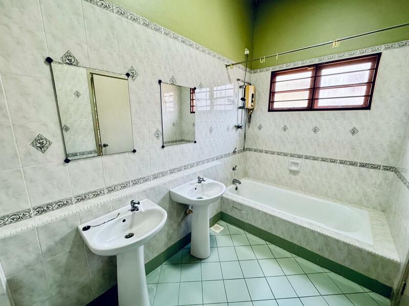 For Sale - Desa Aman Puri @ 2.5 Storey Terraced House