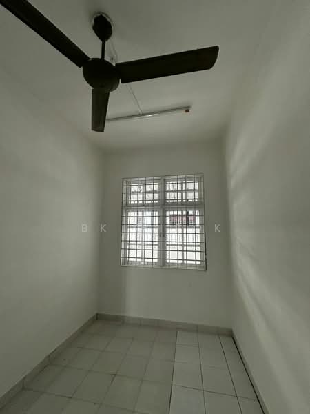 3-storey Terraced House for Rent in Taman Suria (Johor Bahru) - BK Cheok - Bedroom - PropertyGuru.com.my