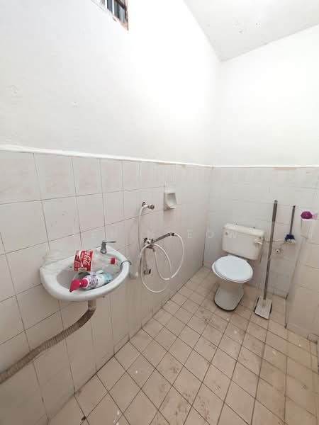 Rumah Teres 2 Tingkat untuk Dijual di Taman Puteri Wangsa (Ulu Tiram) - Ben Nyeow - Bathroom - PropertyGuru.com.my