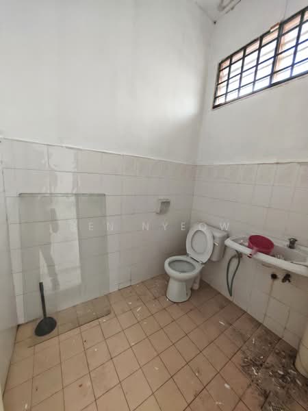 Rumah Teres 2 Tingkat untuk Dijual di Taman Puteri Wangsa (Ulu Tiram) - Ben Nyeow - Bathroom - PropertyGuru.com.my