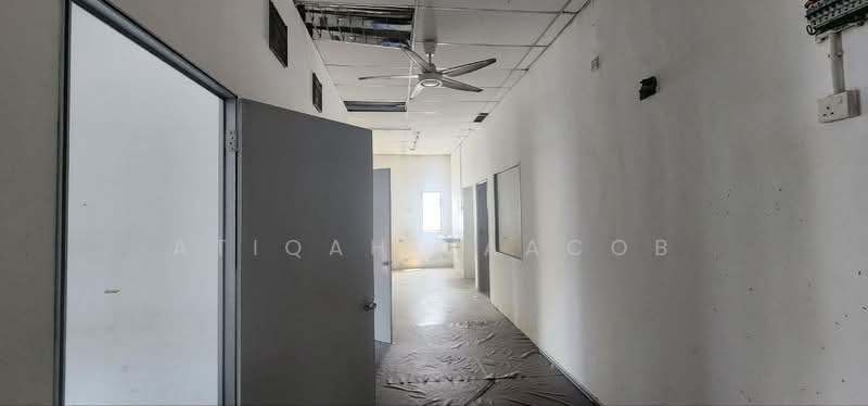 Shop / Office for Rent in Seksyen 7 (Shah Alam) - Atiqah Yaacob - Corridor - PropertyGuru.com.my
