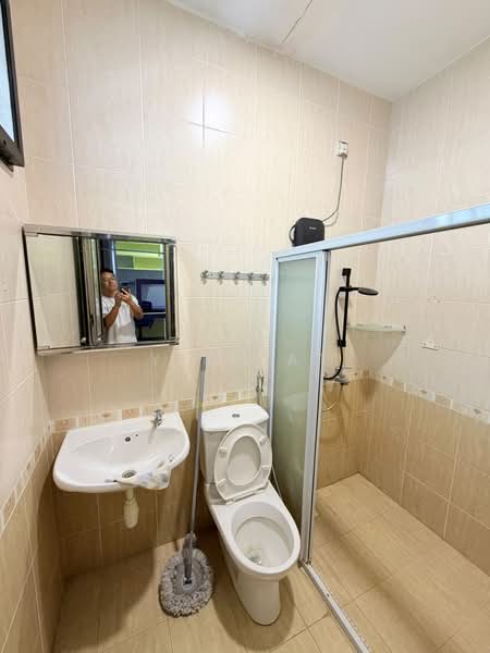Rumah Berkembar untuk Dijual di Taman Impian Emas (Skudai) - Yik Tat - Bathroom - PropertyGuru.com.my