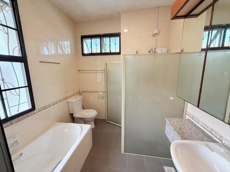 Rumah Berkembar untuk Dijual di Taman Impian Emas (Skudai) - Yik Tat - Bathroom - PropertyGuru.com.my
