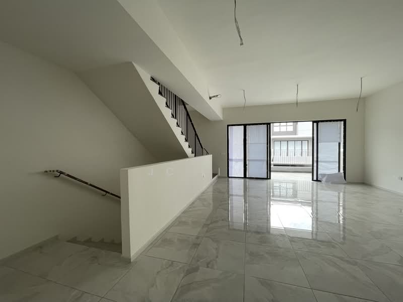 2.5-storey Terraced House for Sale in Taman Bukit Serdang (Seri Kembangan) - JC Lim - Living Room - PropertyGuru.com.my