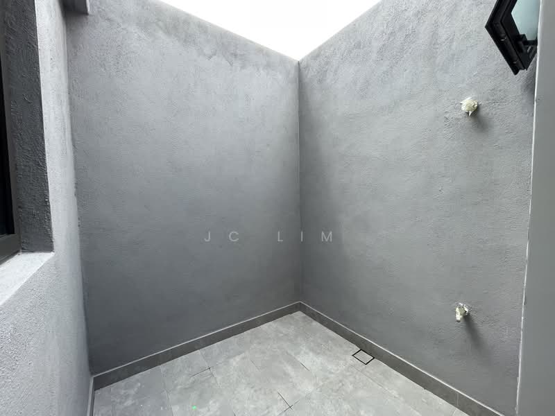 2.5-storey Terraced House for Sale in Taman Bukit Serdang (Seri Kembangan) - JC Lim - Bathroom - PropertyGuru.com.my