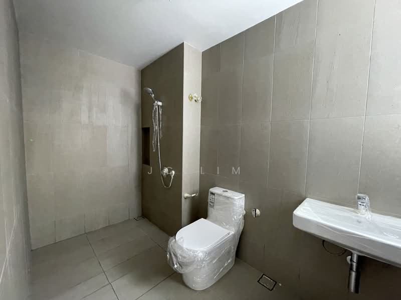 2.5-storey Terraced House for Sale in Taman Bukit Serdang (Seri Kembangan) - JC Lim - Bathroom - PropertyGuru.com.my